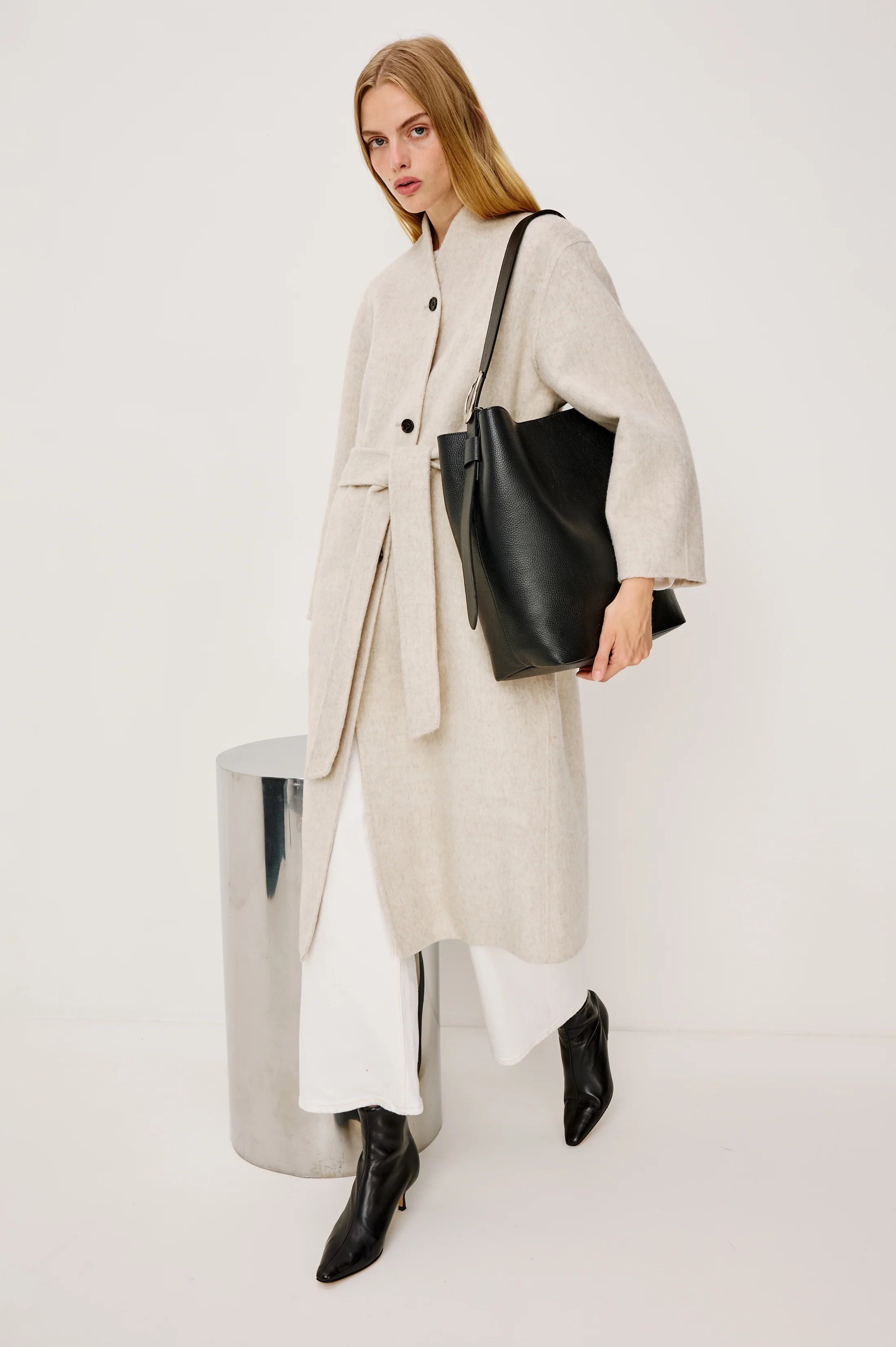 TORINO BUCKET BAG - BLACK PEBBLE LEATHER - Image 6